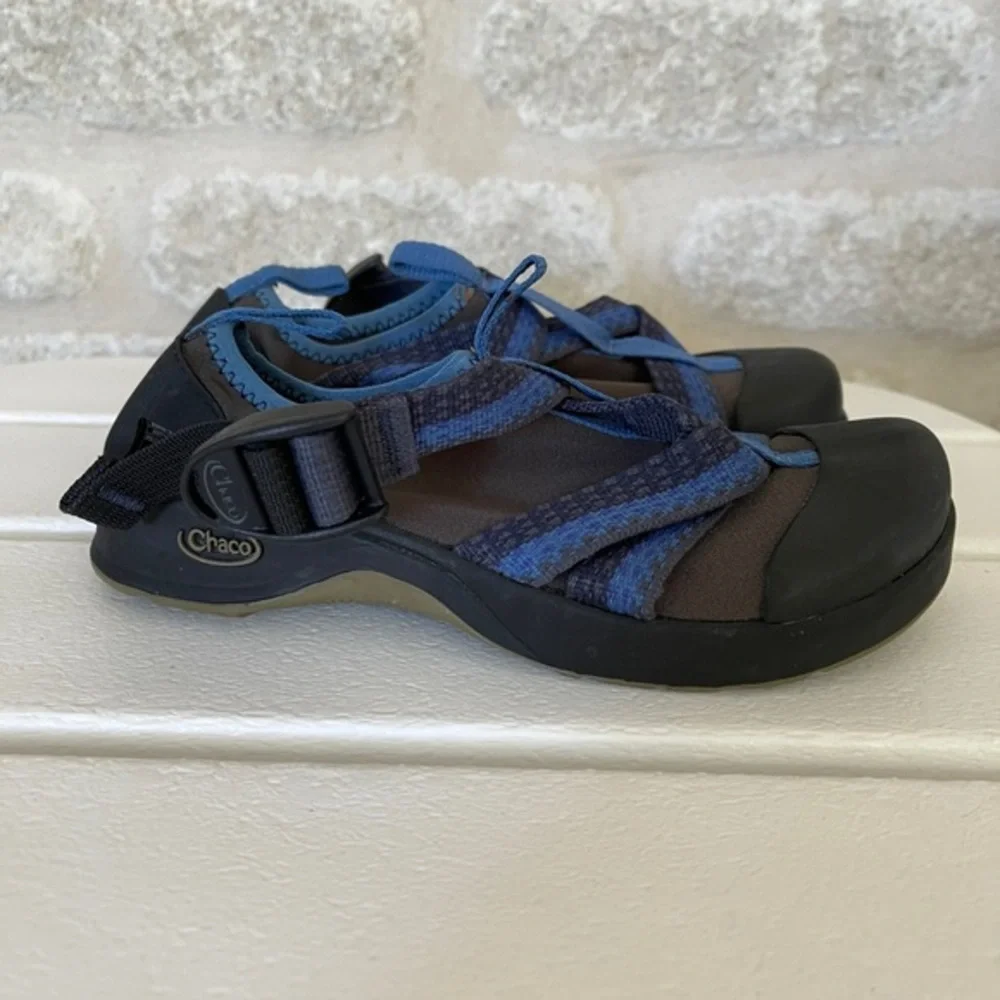 Chaco water shoes Kids size 2 blue nearly new